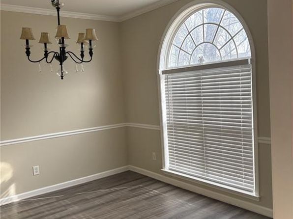 100 Riverwalk Ln, Jamestown, NC 27282