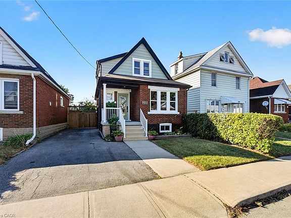 2nd image of 215 Paling Ave