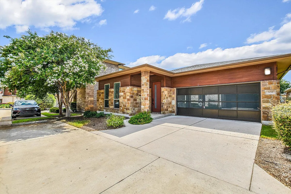 Building Photo - 508 W Baylee Love Ln
