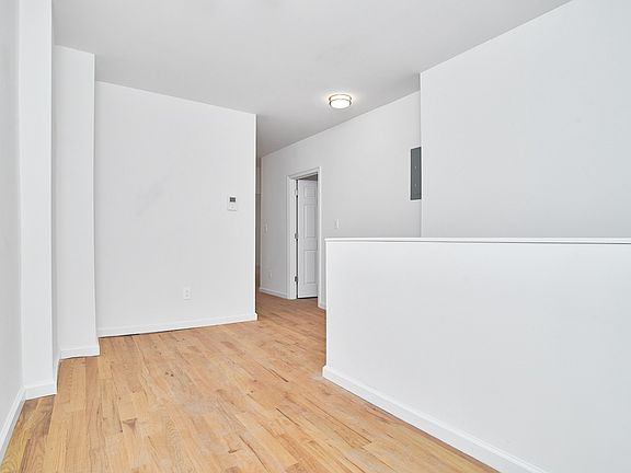 2nd image of 1069 Grant Ave APT 2