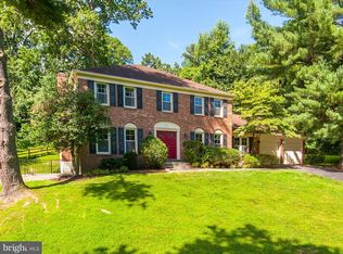 811 Follin Farm Ln, Great Falls, VA 22066