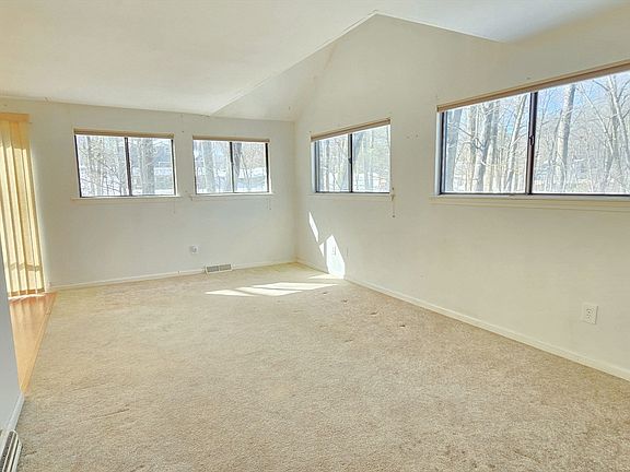 4th image of 9 Mountain Gate Rd Unit 9