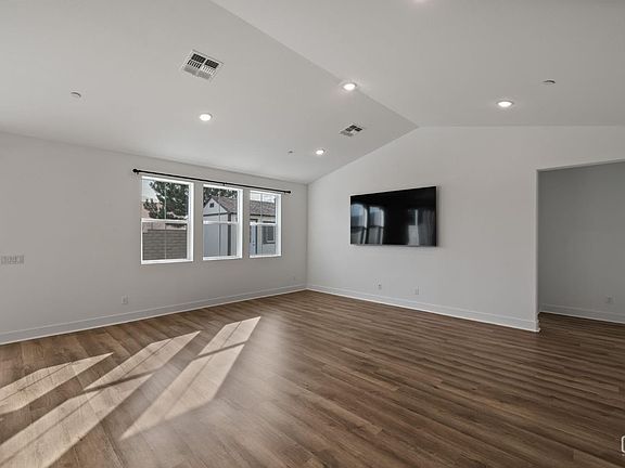 3rd image of 1360 Bodega Dr