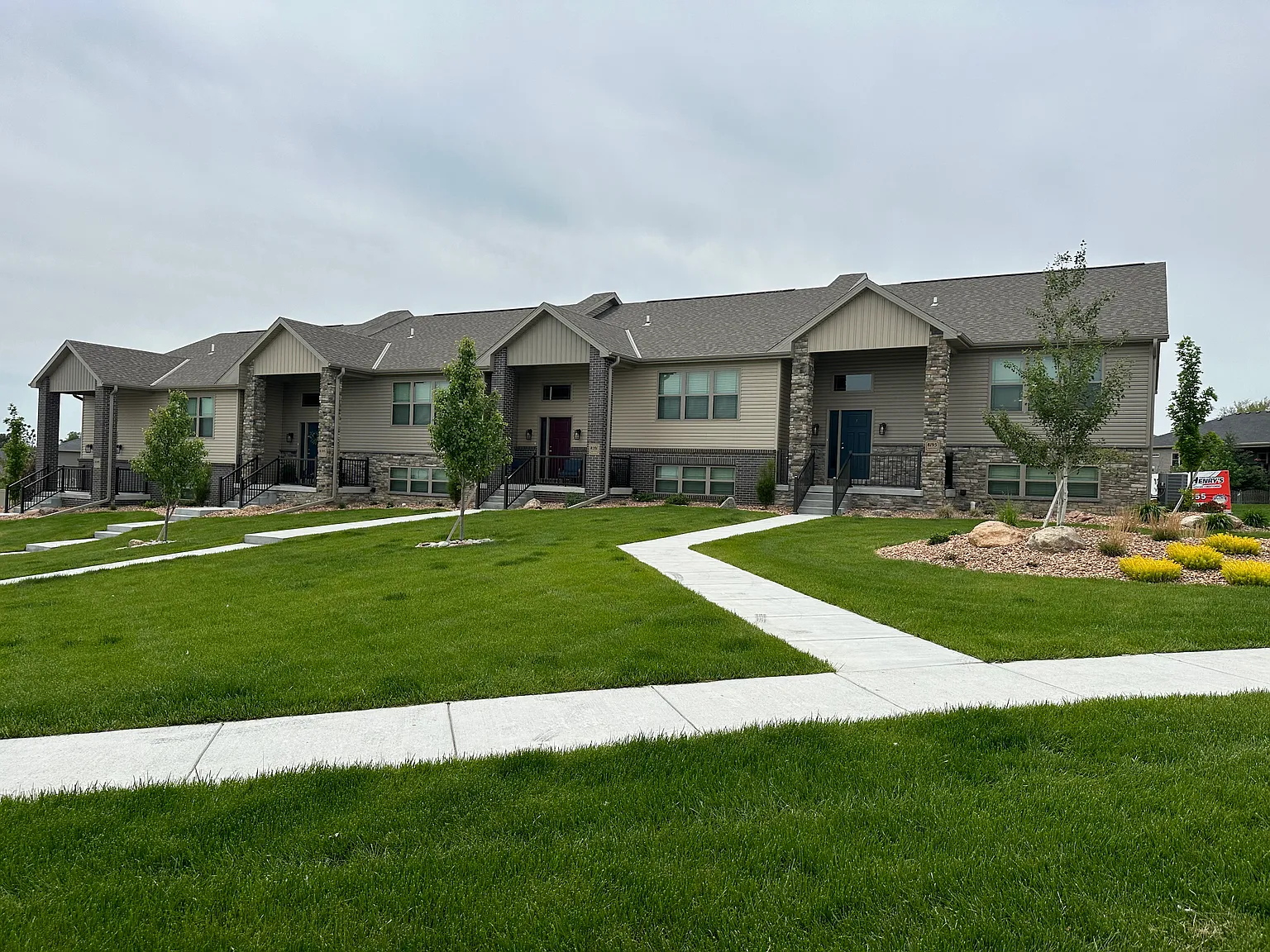 3 bed, 1729 sqft, $2,450 — Photo 1