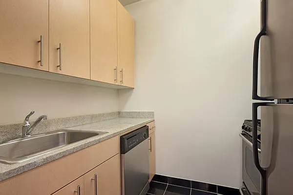 Rented by Space Marketing Shop | media 25