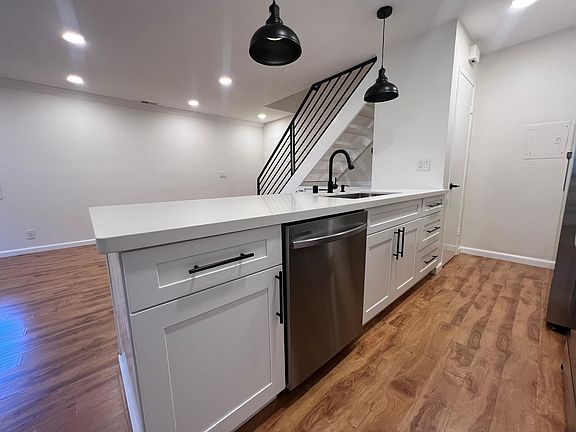 5th image of 311 N 2nd St APT 3