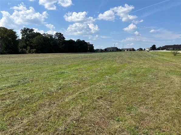 3903 Counsil Ln, Brenham, TX 77833