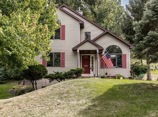 3918 Riverside Dr NE, Cedar Rapids, IA 52411