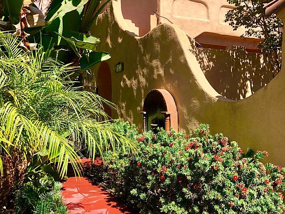 Entrance with upper unit view