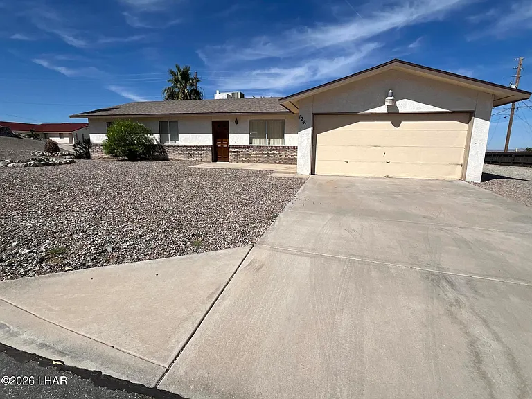 1241 Palmas Dr — Photo 1