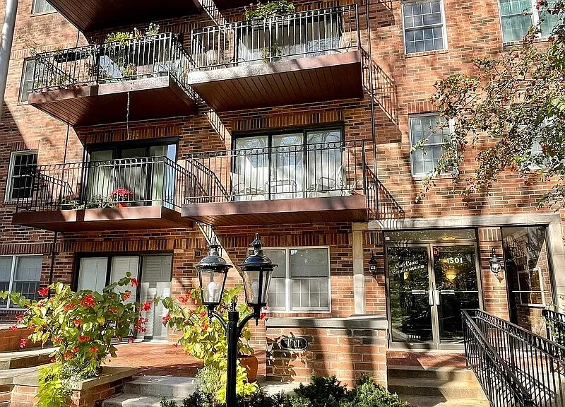 1 bed, 1.0 bath, 1000 sqft, $1,552 — Photo 1