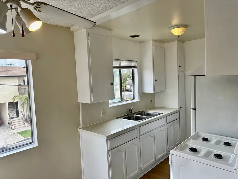 1481 Alvira St #4 — Photo 3