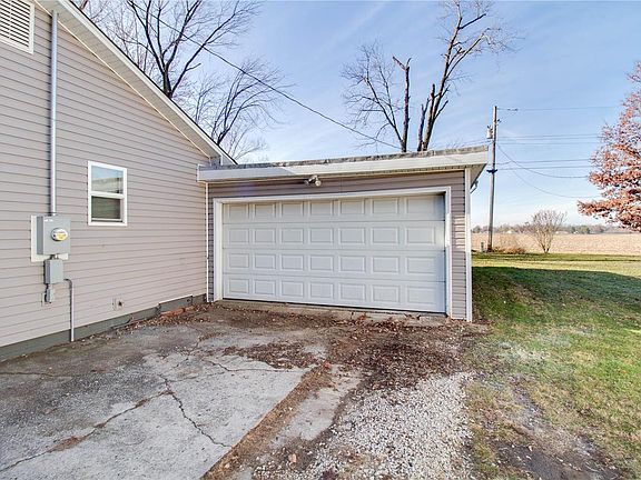 4th image of 155 Roberts St