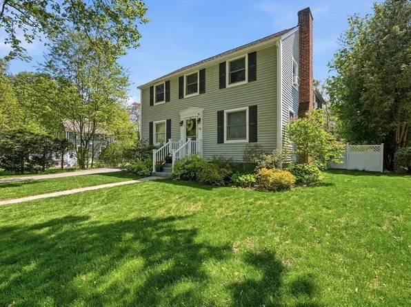 28 Saxon Rd, Worcester, MA 01602