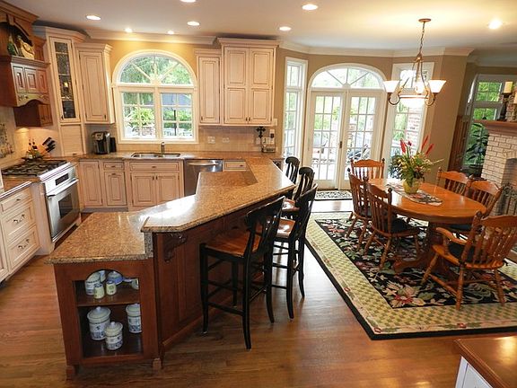 4th image of 8808 Royal Swan Ln