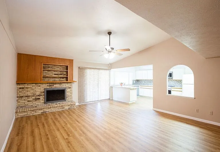 921 Mossvine Dr — Photo 27