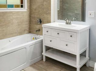 17 Leslie St, Chicopee, MA 01013