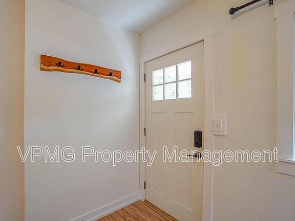 3rd image of 3113 Yeoman Ave