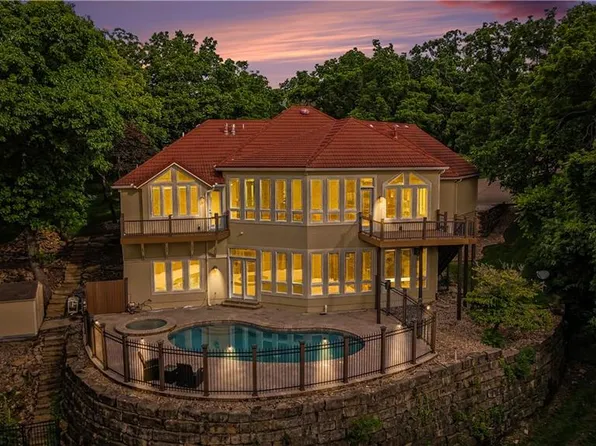 2210 SW Opossum Hollow Rd, Blue Springs, MO 64015