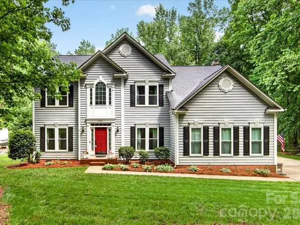 8416 Quarters Ln, Mint Hill, NC 28227