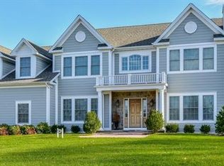 36 Round Hill Rd, Scarsdale, NY 10583