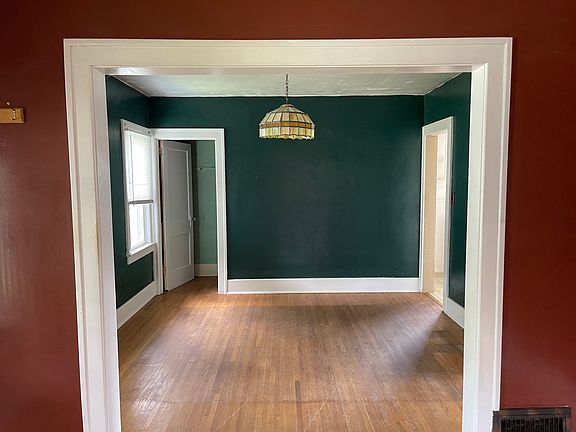 3rd image of 133 Foster Ave