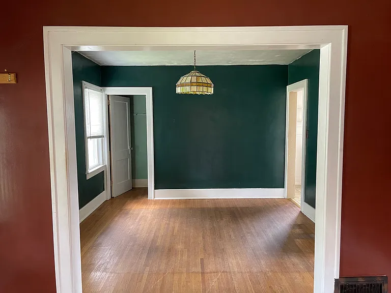 133 Foster Ave — Photo 4