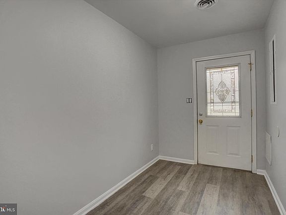 3rd image of 14895 Robinhood Cir
