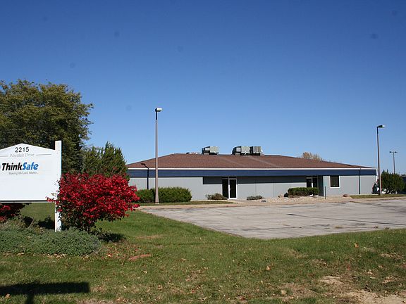 2nd image of 2215 Westdale Dr SW