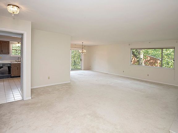 4th image of 1802 Belle Meade Ct
