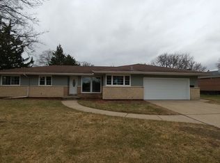 1513 Royal Blvd, Elgin, IL 60123