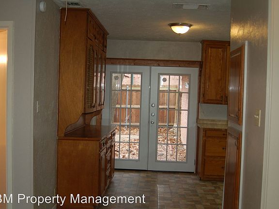 4th image of 502 Lakeshore Dr