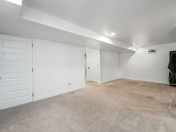 4th image of 241 W Silver Springs Dr #3
