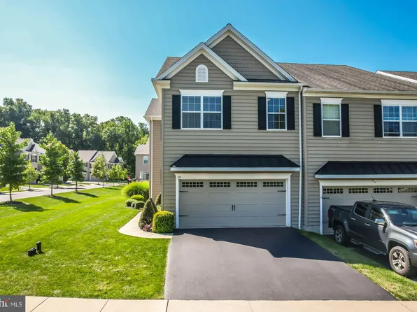 66 New Village Greene Dr, Honey Brook, PA 19344