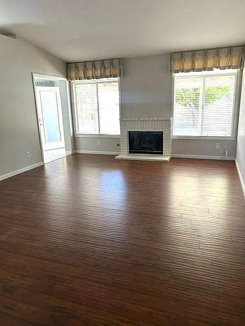 2800 Banyan Tree Ln — Photo 3