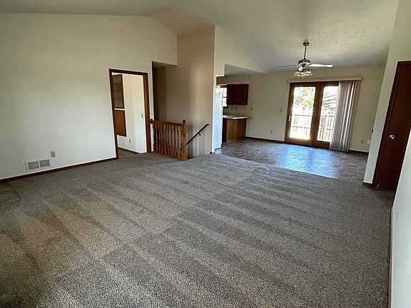 2nd image of 18 Redwood Dr