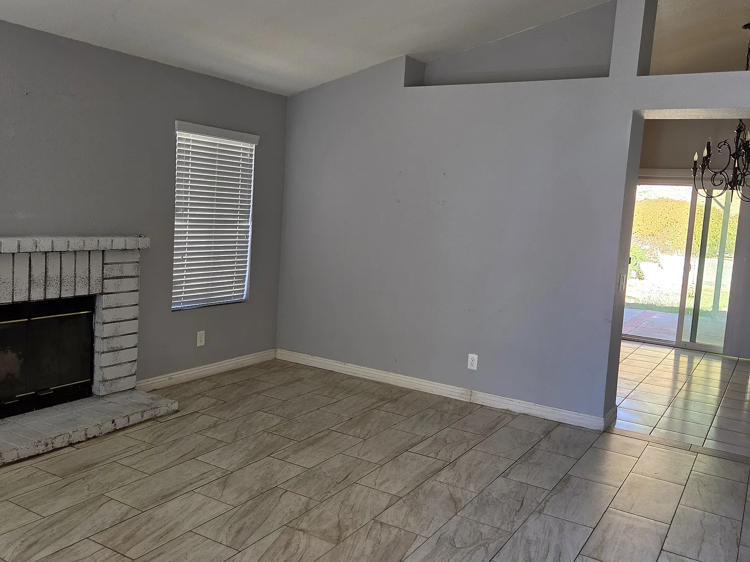 3 bed, 1100 sqft, $2,850 — Photo 2