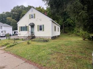 1176 Mendon Rd, Woonsocket, RI 02895