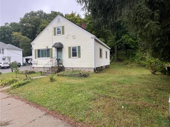 1776 Mendon Rd, Woonsocket, RI 02895