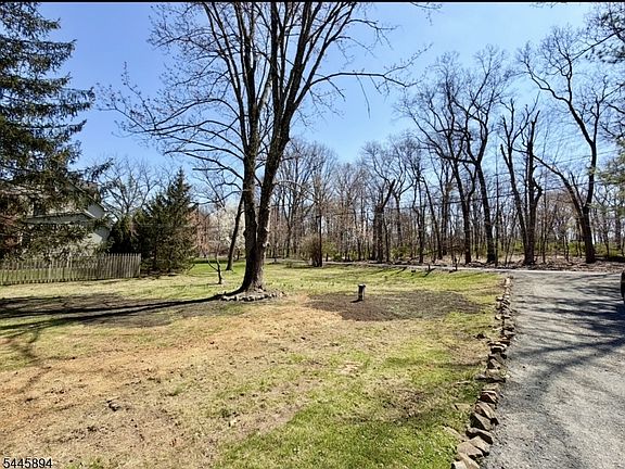 3rd image of 815 Miller Ln
