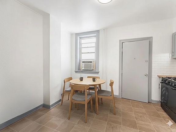 2nd image of 549 9th St APT 1L