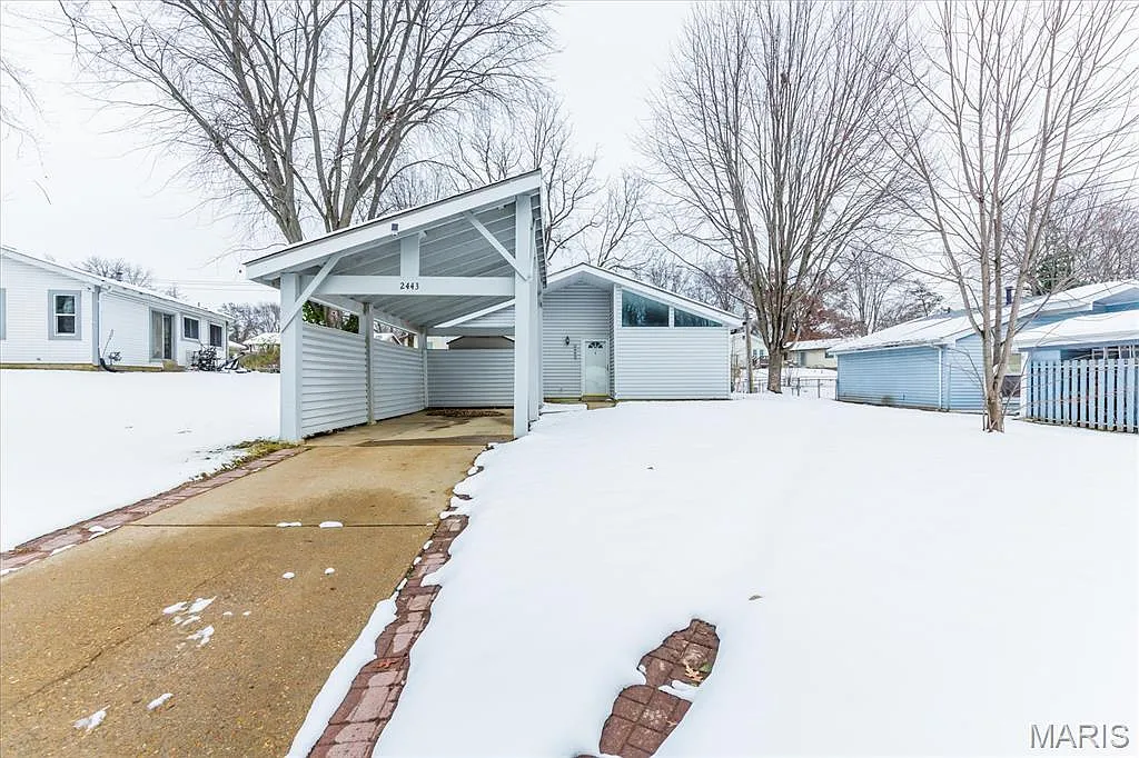 2443 Blue Heron Dr photo 1