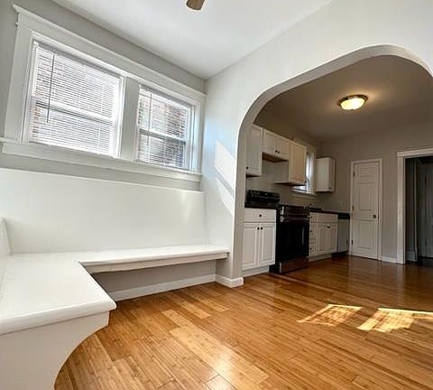 2nd image of 3954 Fairview Ave