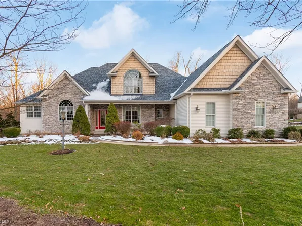 793 Crystalbrooke Dr, Hinckley, OH 44233