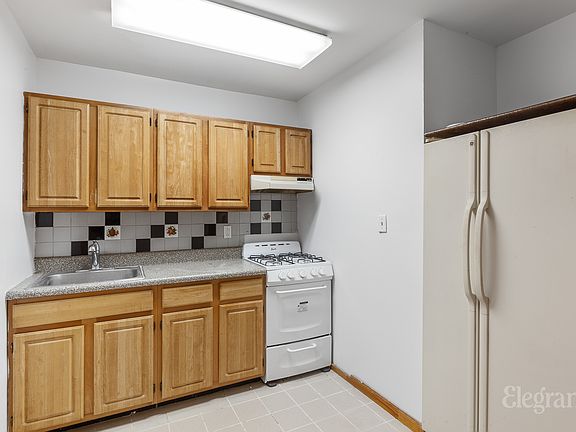 4th image of 189 Orchard St APT 3S