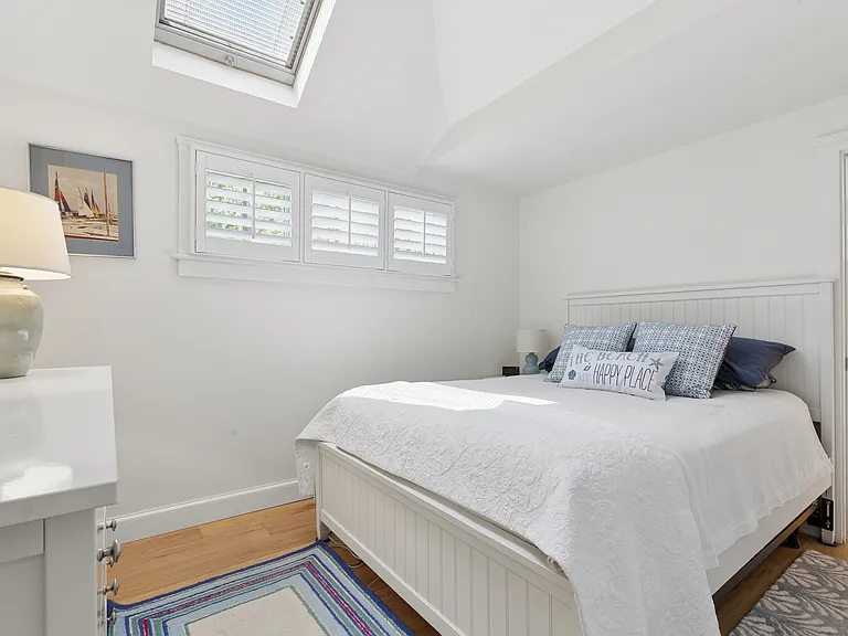 33 Bay Ave — Photo 13