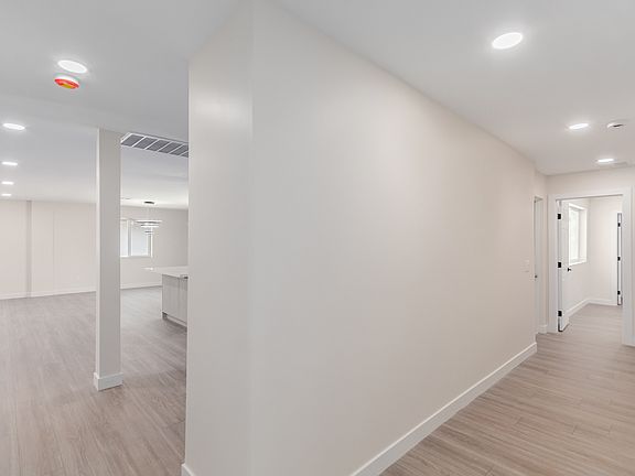 3rd image of 1007 E Campus Dr