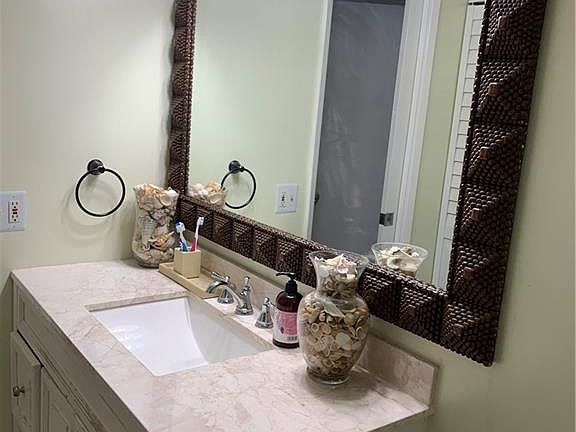5th image of 709 Gardens Dr APT 203