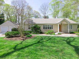 39 Roundabout Rd, Smithtown, NY 11787