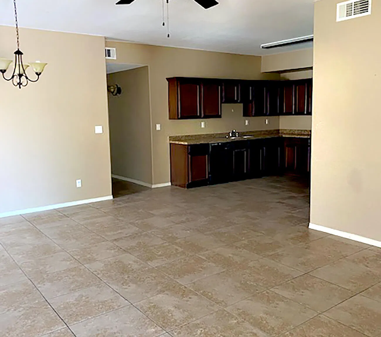 4 bed, 2.0 bath, 1456 sqft, $1,600 — Photo 2